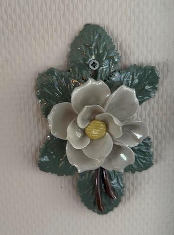 Porseleinen wandbloem in Capodimonte-stijl (ca. 20e eeuw) beschikbaar voor biedingen