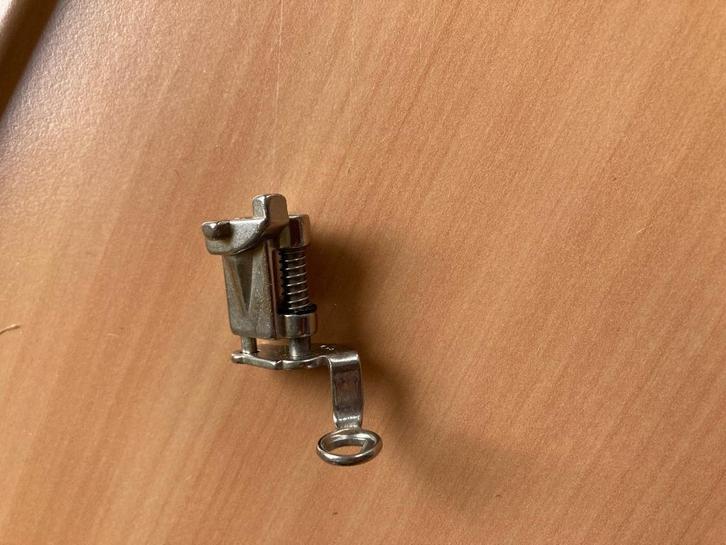 Bernina naaivoetjes en spoeltjes., Hobby en Vrije tijd, Naaimachines en Toebehoren, Zo goed als nieuw, Naaimachine, Bernina, Ophalen