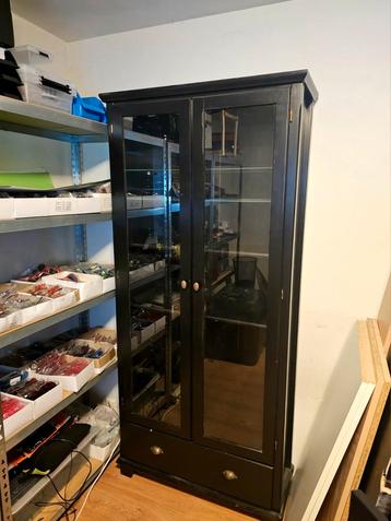 Zwarte Vitrine kast || 85x33x190cm beschikbaar voor biedingen