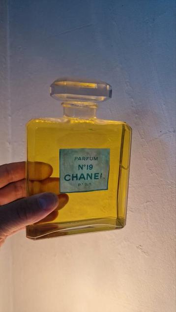 Chanel fles groot glas 20cm  xxl.chanel fles beschikbaar voor biedingen
