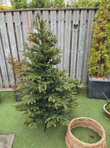 Kunst kerstboom 1,80mtr beschikbaar voor biedingen