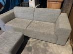 Twee zits bank met poef gratis af te halen, Ophalen of Verzenden, Gebruikt, Stof, Grijs van kleur