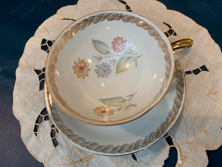Bavaria Germany tea cup and saucer, Huis en Inrichting, Keuken | Servies, Ophalen of Verzenden