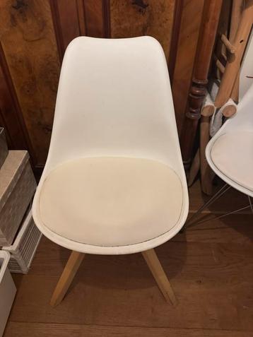 Stoel beschikbaar voor biedingen