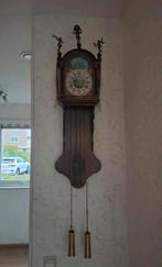 Friese staartklok met messing ornamenten, Ophalen of Verzenden