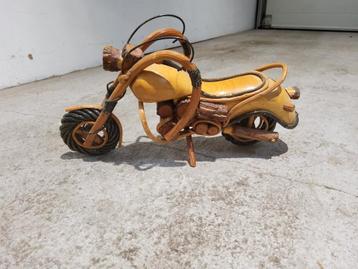 Houten motor beschikbaar voor biedingen