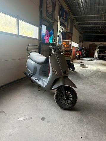 Momo scooter beschikbaar voor biedingen