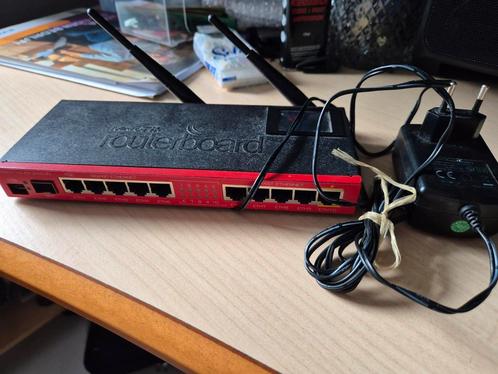 Mikrotik RB2011UiAS-2HnD-IN Wifi Router met Switch, Computers en Software, Routers en Modems, Gebruikt, Router, Ophalen of Verzenden