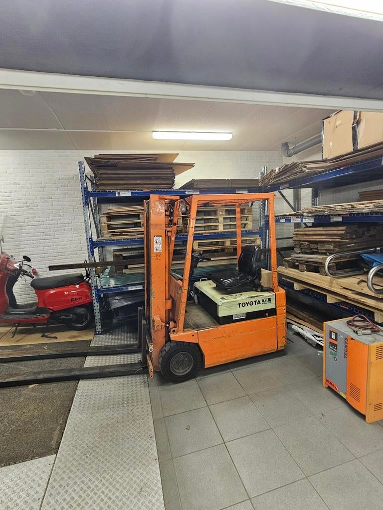 Heftruck Toyota 1,25 ton lage doorrijhoogte - 2020 accu, Zakelijke goederen, Machines en Bouw | Heftrucks en Intern transport