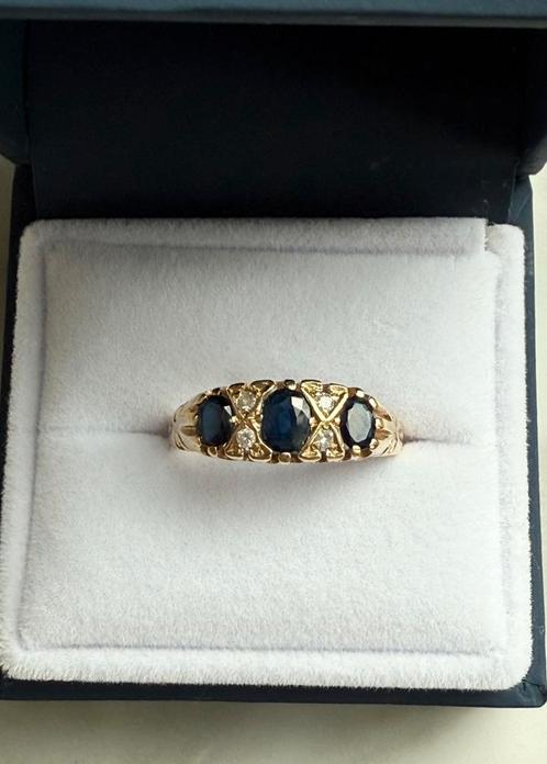 Vintage 9K gouden ring met saffier en diamanten, Sieraden, Tassen en Uiterlijk, Ringen, Zo goed als nieuw, Dame, 17 tot 18, Goud