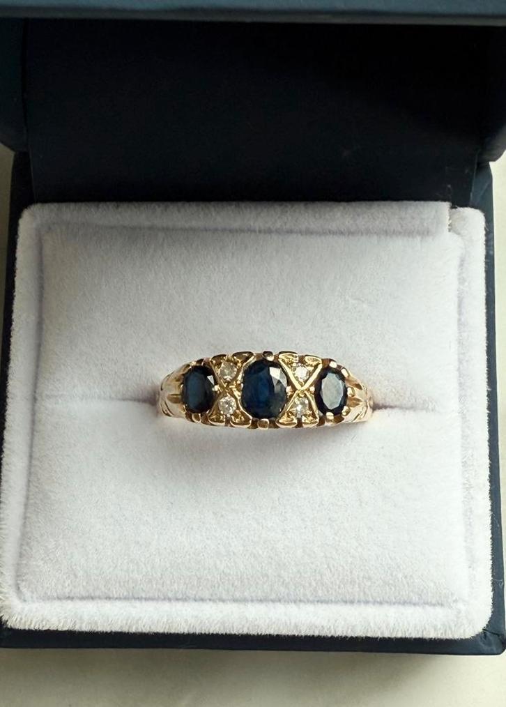 Vintage 9K gouden ring met saffier en diamanten, Sieraden, Tassen en Uiterlijk, Ringen, Zo goed als nieuw, Dame, 17 tot 18, Goud