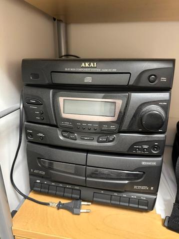 AKAI Hi Fi systeem cd speler AC-200 met 2x speakers beschikbaar voor biedingen