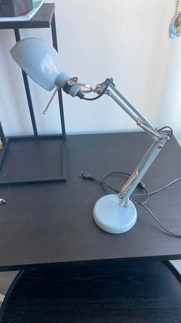 Verstelbare bureaulamp beschikbaar voor biedingen