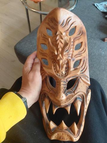 Oud Indonesisch masker van Bali beschikbaar voor biedingen