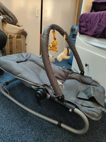 Wipstoeltje met knuffeltjes beschikbaar voor biedingen