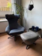 Leolux Caruzzo Plus fauteuil met poef (Forte) en hoofdkussen, Huis en Inrichting, 75 tot 100 cm, Zo goed als nieuw, Modern, 50 tot 75 cm