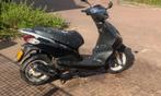 Piaggio new Fly 2016, Fietsen en Brommers, Snorfietsen en Snorscooters, Piaggio, Gebruikt, Ophalen of Verzenden, Benzine