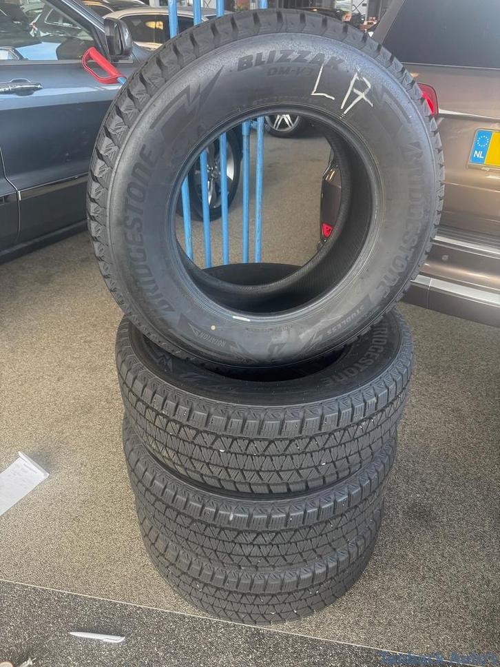 4x Bridgestone winterbanden 265/65/17 inch zo goed als nieuw, Auto-onderdelen, Banden en Velgen, Band(en), Winterbanden, 17 inch