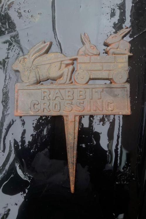 Antiek gietijzeren Engelse tuindecoratie "Rabbit Crossing", Antiek en Kunst, Antiek | Woonaccessoires, Ophalen of Verzenden