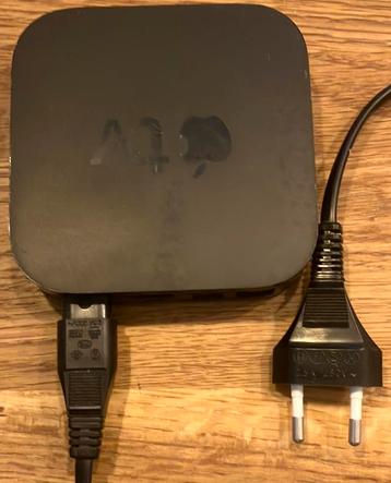 Apple TV met afstandbediening en HDMI kabel beschikbaar voor biedingen
