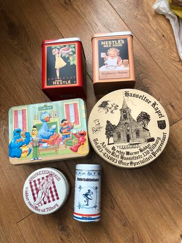 6 ijzeren blikjes beschikbaar voor biedingen