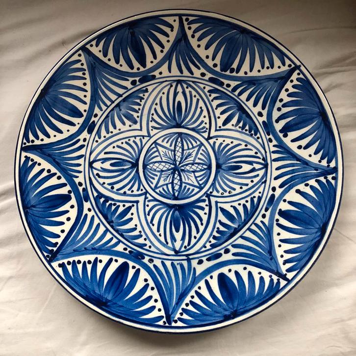 Platte gebaksschaal, 34 cm dia. Aardewerk. Blauw/Wit., Huis en Inrichting, Woonaccessoires | Schalen en Manden, Zo goed als nieuw