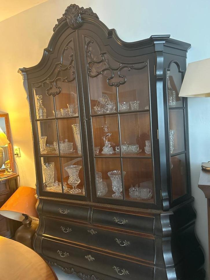 Elegante vitrine in Franse Louis XV stijl, Antiek en Kunst, Antiek | Meubels | Stoelen en Banken, Ophalen
