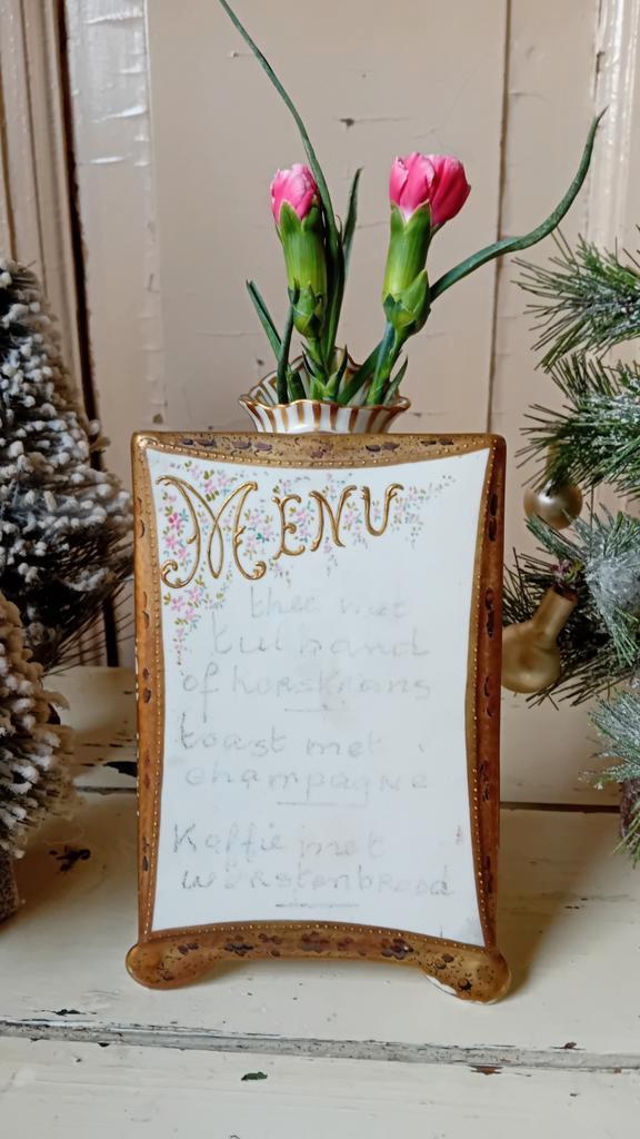 Franse Menukaart met vaasje, Antiek en Kunst, Antiek | Servies los, Verzenden