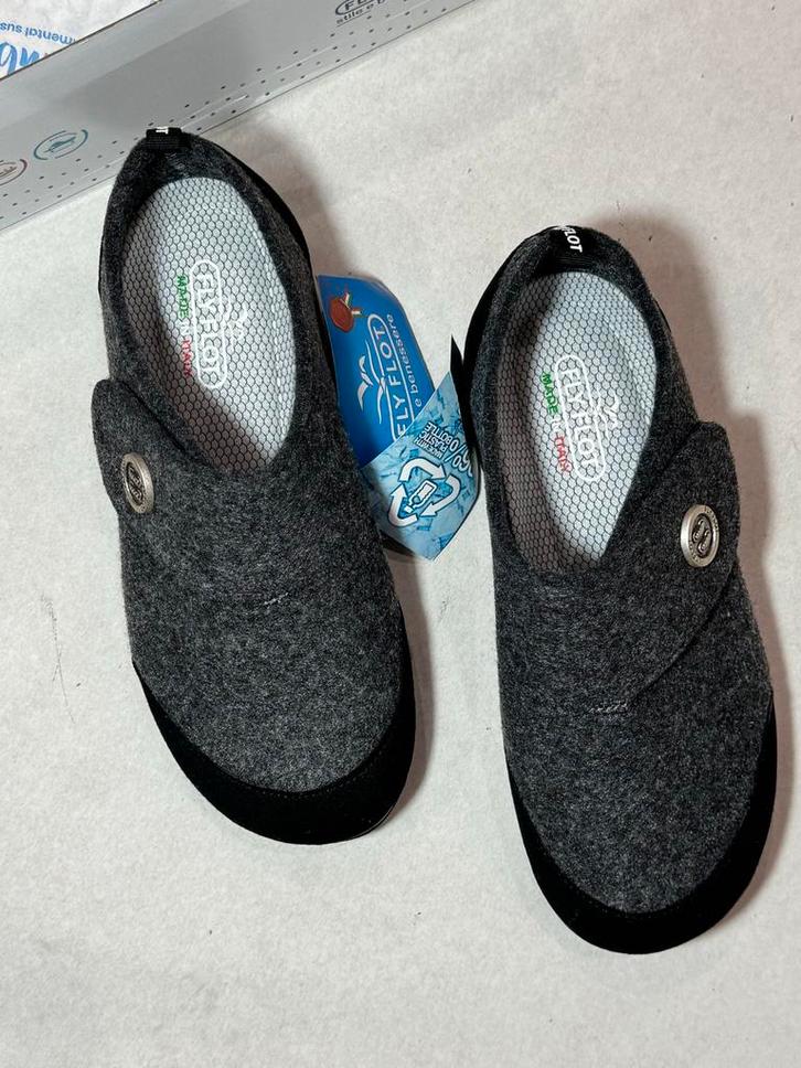 Fly Flot Pantoffels Maat 36 - Nieuw in Doos!, Kleding | Dames, Schoenen, Nieuw, Pantoffels of Sloffen, Grijs, Ophalen of Verzenden