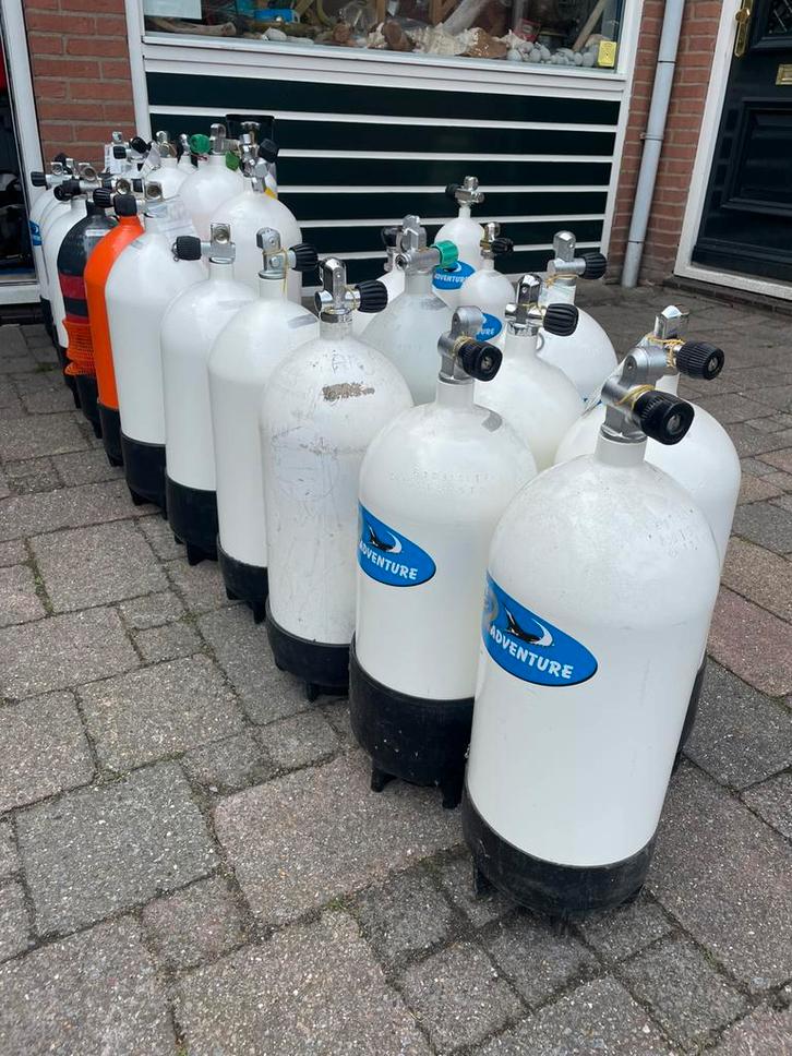 Opruiming 12l kort duikcilinders met nieuwe keur, Watersport en Boten, Duiken, Zo goed als nieuw, Duikfles, Ophalen of Verzenden