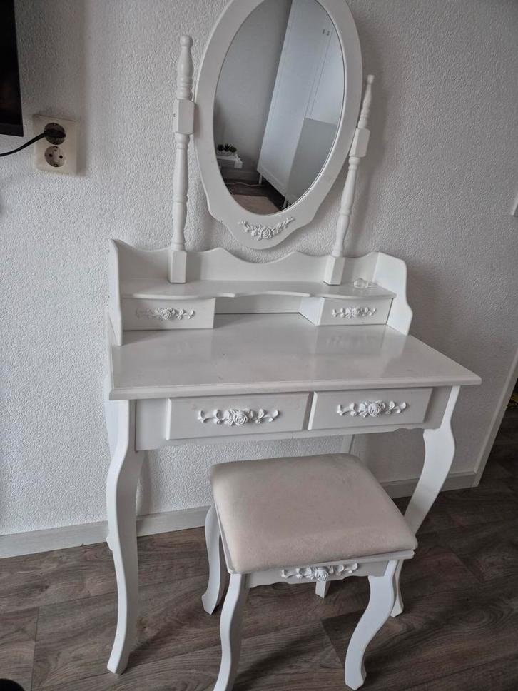 Leuke meisjes make-up tafel met spiegel, Huis en Inrichting, Tafels | Kaptafels, Zo goed als nieuw, Minder dan 100 cm, Minder dan 50 cm