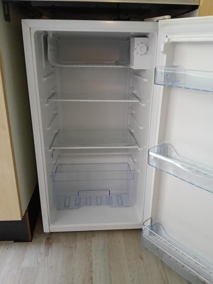 Koelkast te koop z.g.a.n met vriesvak, Witgoed en Apparatuur, Koelkasten en IJskasten, Zo goed als nieuw, Met vriesvak, Minder dan 75 liter