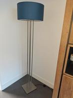 Staande vloerlamp van RVS met blauwe kap, Huis en Inrichting, Lampen | Vloerlampen, Ophalen, 150 tot 200 cm