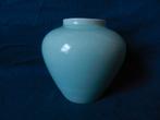 Lichtgroen geglazuurde vaas ADCO Groningen h. 10,0 cm 1025, Antiek en Kunst, Ophalen of Verzenden