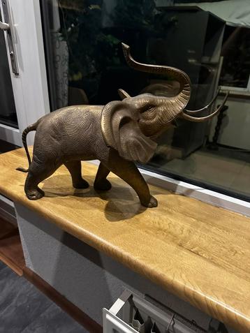 Olifant antiek Indonesie heel zwaar! beschikbaar voor biedingen