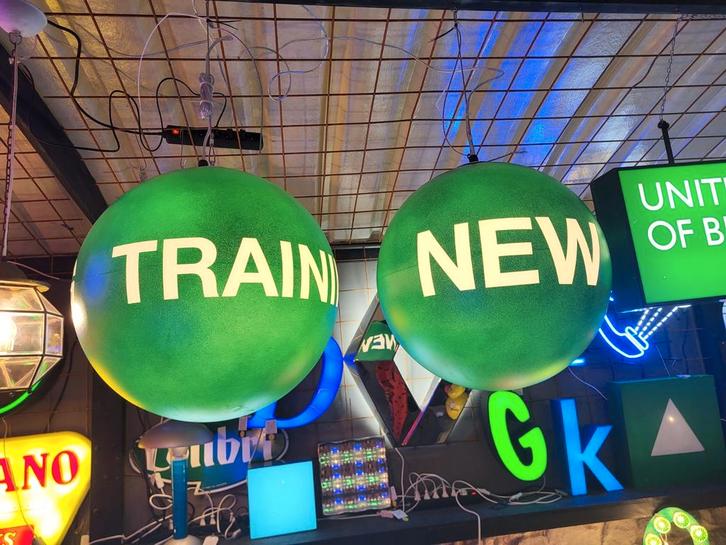 Grote ronde lichtbak/lichtreclame, reclameborden., Verzamelen, Merken en Reclamevoorwerpen, Gebruikt, Lichtbak of (neon) lamp