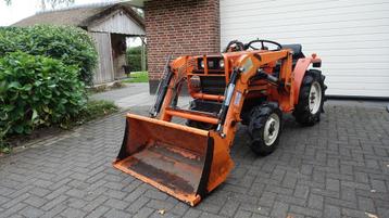 Hinomoto C144 4x4 met frontlader beschikbaar voor biedingen