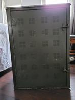 Oud metalen kastje legergroen, Antiek en Kunst, Antiek | Meubels | Kasten, Ophalen