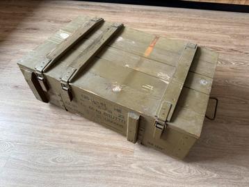 Stoere legerkist beschikbaar voor biedingen