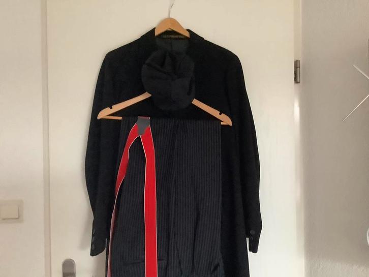 Frackjas met strepen broek vintage 48/50 met pet en bretels, Kleding | Heren, Carnavalskleding en Feestkleding, Zo goed als nieuw