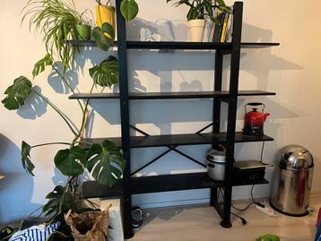 zwarte houten planken kast keuken woonkamer boekenkast beschikbaar voor biedingen