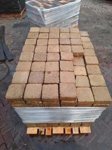 15m² 14x14 geel, gebruikt, op pallet beschikbaar voor biedingen