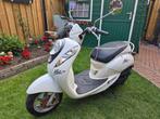Sym  mio snorscooter  in nette en goede staat, Fietsen en Brommers, Snorfietsen en Snorscooters, Ophalen, Gebruikt, SYM, Benzine