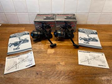 2x Shimano baitrunner 3500X nieuwstaat met dozen+ papieren beschikbaar voor biedingen