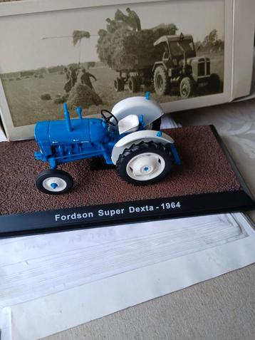 10x tractor uit Atlas serie 1:32, samen voor €100 beschikbaar voor biedingen