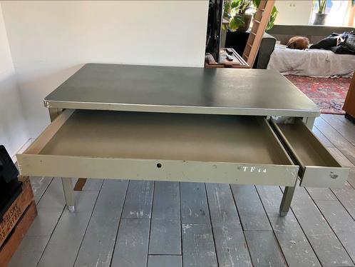 Prachtig vintage stalen bureau / tafel met enorme lades, Huis en Inrichting, Bureaus, Zo goed als nieuw, Ophalen