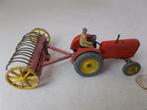 1966 Dinky Toys 300 MASSEY HARRIS + 1955 Dinky Toys HAY RAKE, Ophalen of Verzenden, Gebruikt, Tractor of Landbouw, Dinky Toys