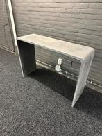 Betonlook sidetable haltafel, Ophalen, 100 tot 150 cm, Zo goed als nieuw, 25 tot 50 cm