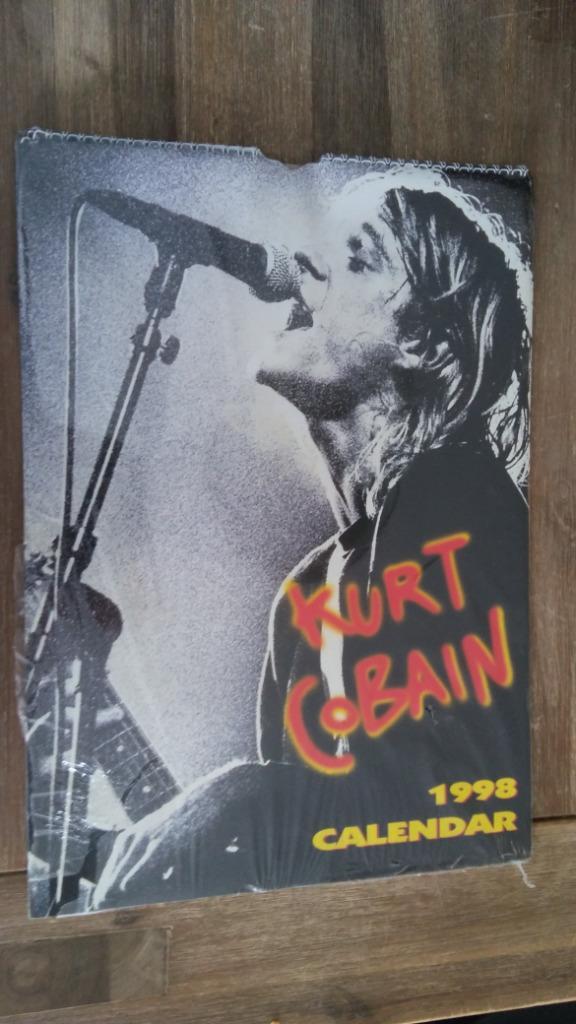 Kurt Cobain Nirvana 1998 artiest vintage muziek kalender, Verzamelen, Muziek, Artiesten en Beroemdheden, Zo goed als nieuw, Ophalen of Verzenden