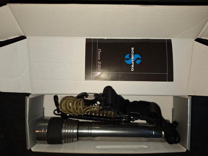 Scubapro nova duiklamp zgn, Watersport en Boten, Duiken, Zo goed als nieuw, Duiklamp, Ophalen of Verzenden